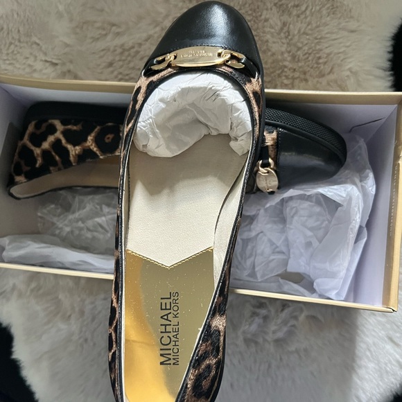 Michael Kors Lainey Flats BRAND NEW - Picture 3 of 5